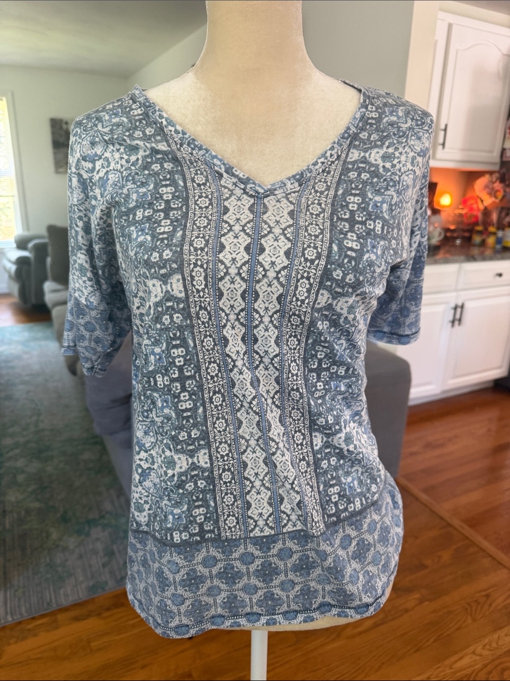 Lucky Brand Blue and White Printed V-Neck Short Sleeve Top